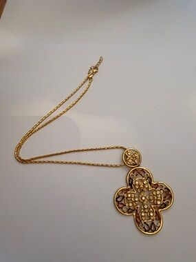 Elegant Gold-Tone Floral Pendant Necklace - Women Jewelry